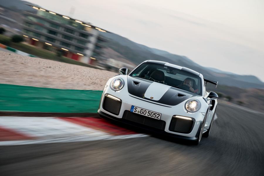  Porsche 911 GT2 RS (991) 2017 года  (WW) (фото 7 из 93)